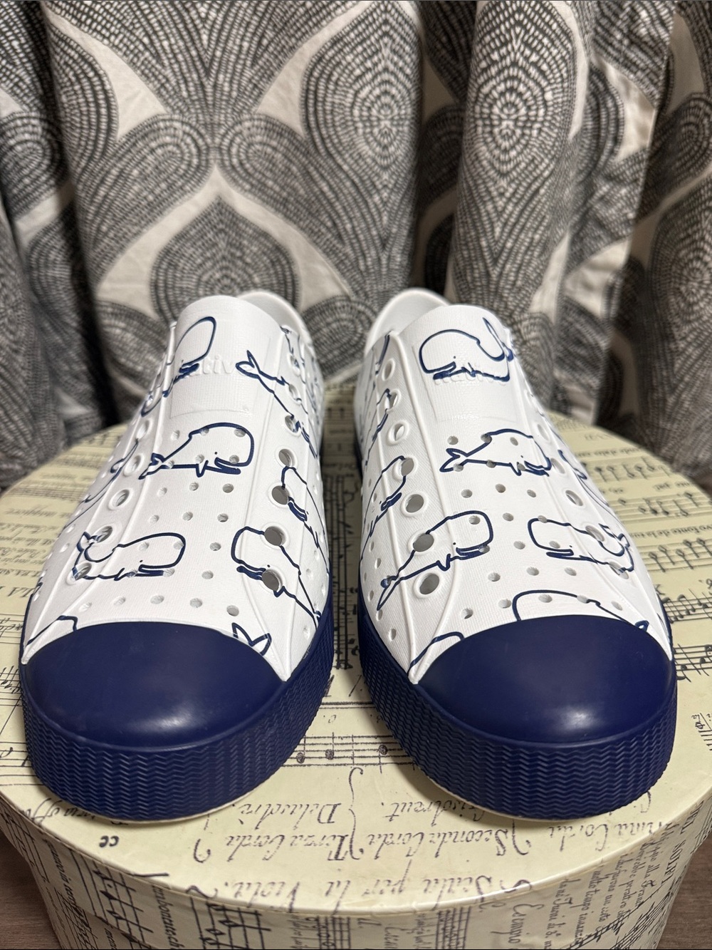 Native Shoes Jefferson Whale Print Slip-Ons - Unisex M7/W9 Rare Print - Picture 2 of 8